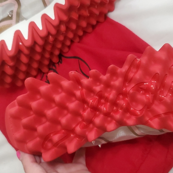 Shark style tennis shoes - Picture 2 of 3